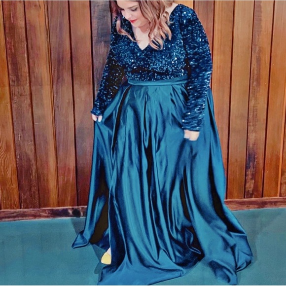 Navy blue sequin ball gown size 20-22 - Picture 7 of 7